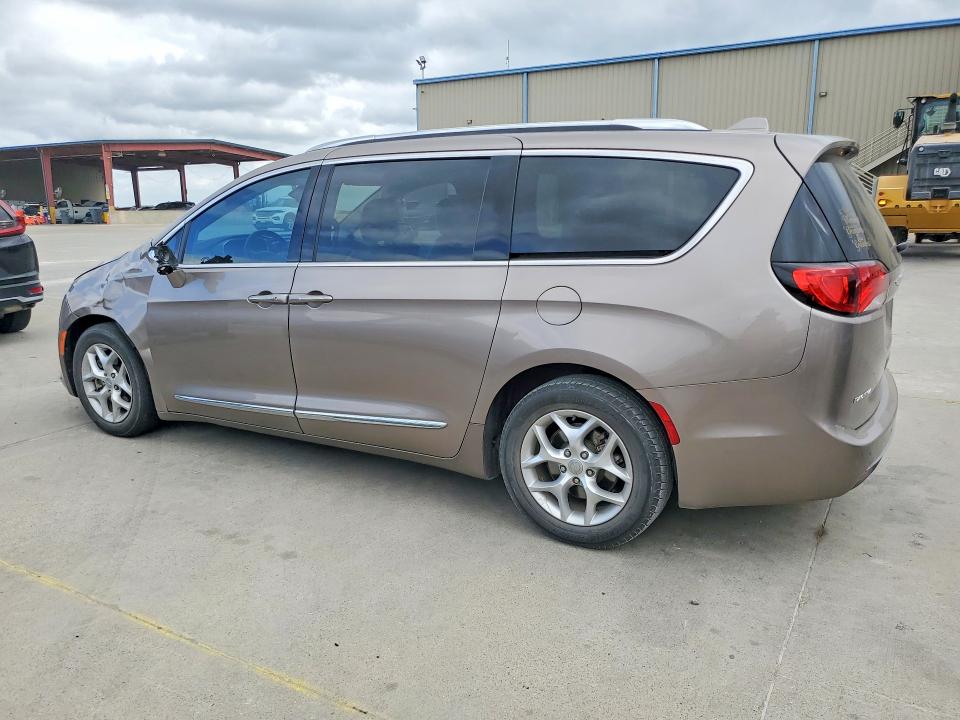Photo 2 from auction – 2017 CHRYSLER PACIFICA with VIN 2C4RC1EGXHR759475