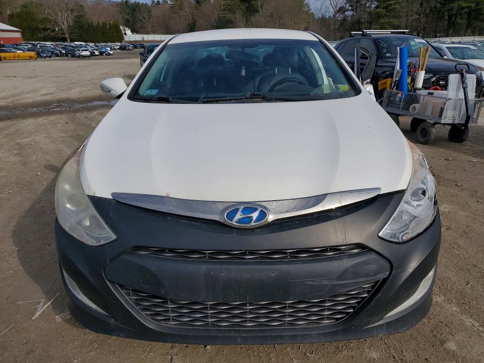 Photo 5 from auction – 2013 HYUNDAI SONATA HYBRID with VIN KMHEC4A47DA086036