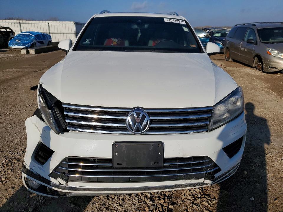 Photo 5 from auction – 2017 VOLKSWAGEN TOUAREG with VIN WVGRF7BPXHD004534
