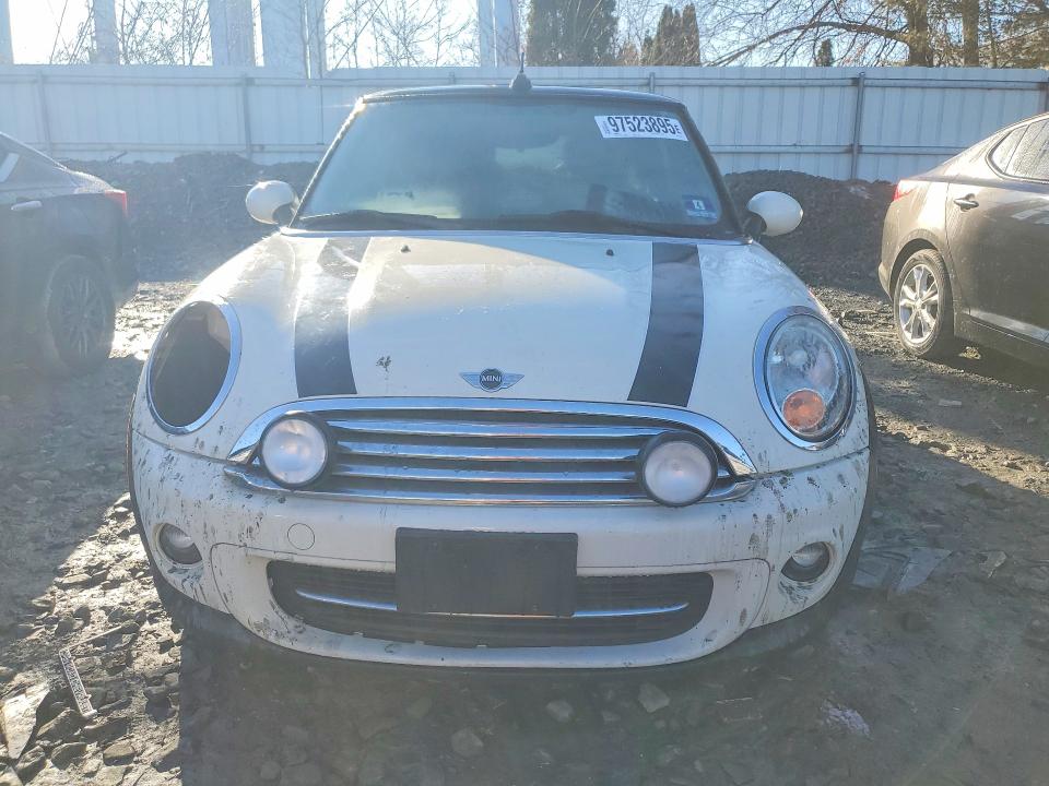 Photo 5 from auction – 2011 MINI COOPER with VIN WMWZN3C52BT133195