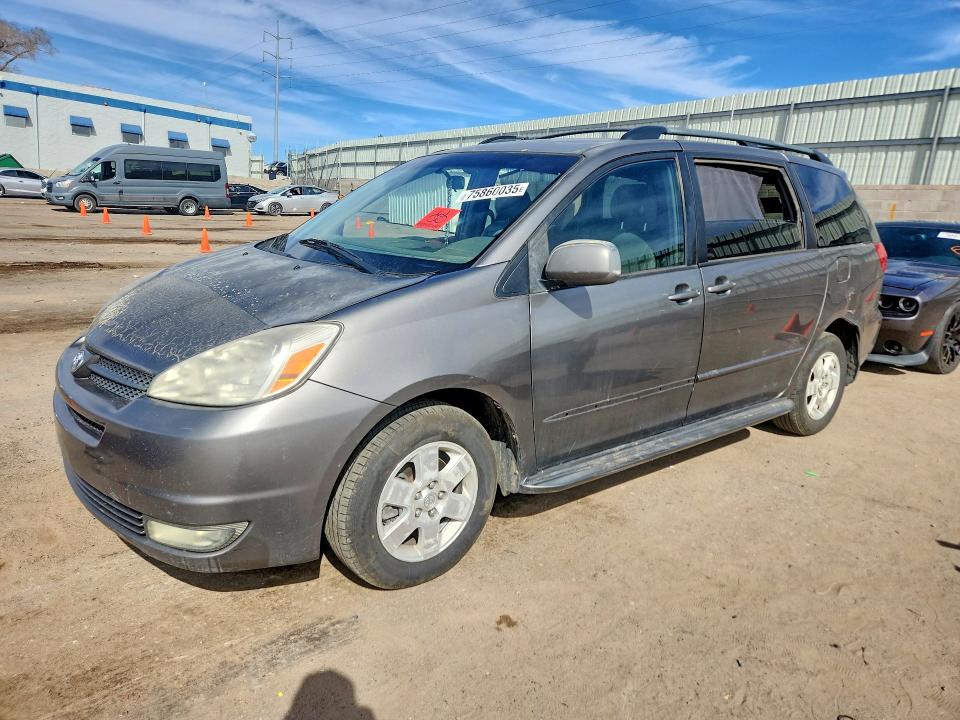 TOYOTA SIENNA 2004 with VIN 5TDZA22C14S045541 - Photo from auction