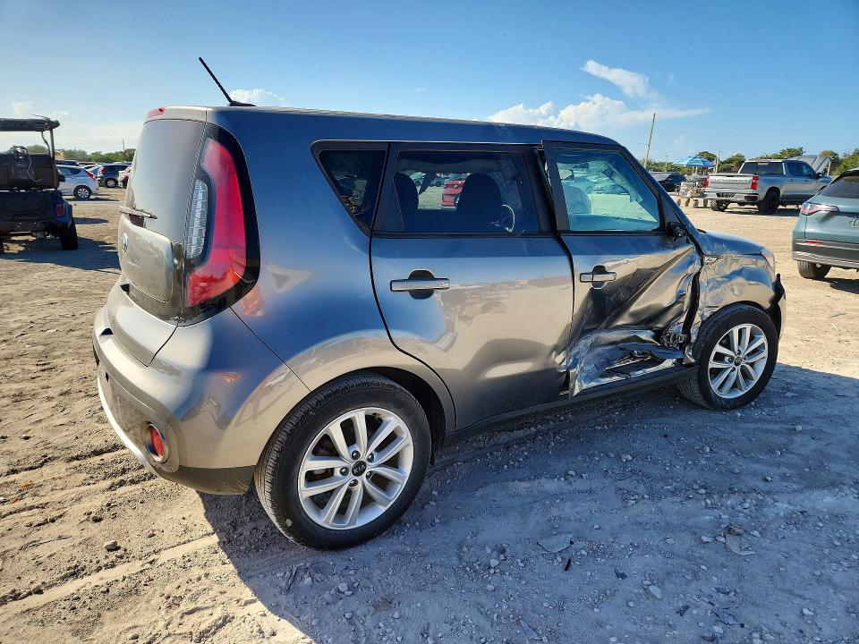 Photo 3 from auction – 2018 KIA SOUL with VIN KNDJP3A5XJ7576246