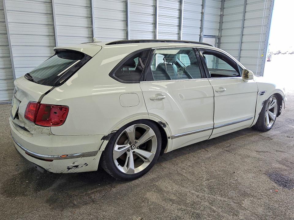 Photo 3 from auction – 2017 BENTLY BENTAYGA with VIN SJAAC2ZV8HC015170