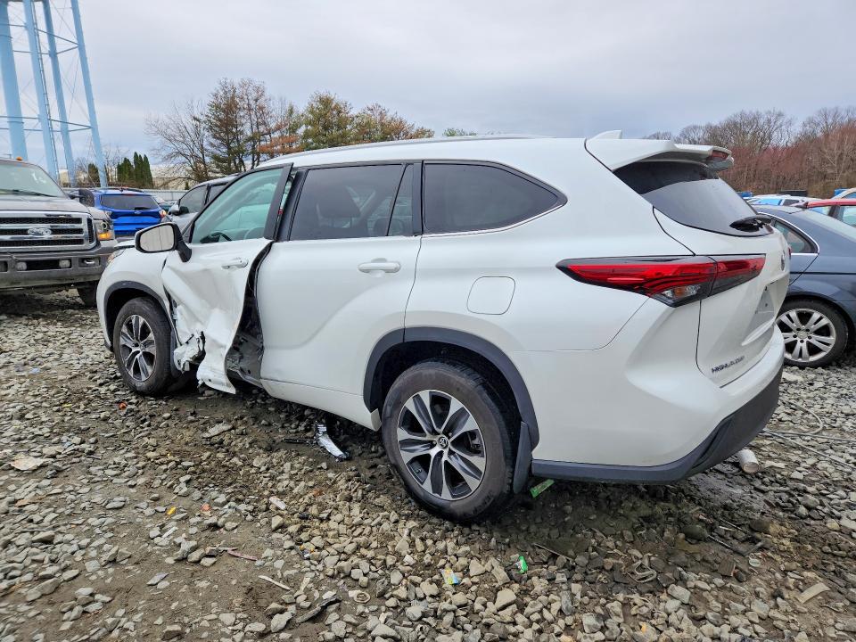 Photo 2 from auction – 2023 TOYOTA HIGHLANDER with VIN 5TDKDRBH1PS007261