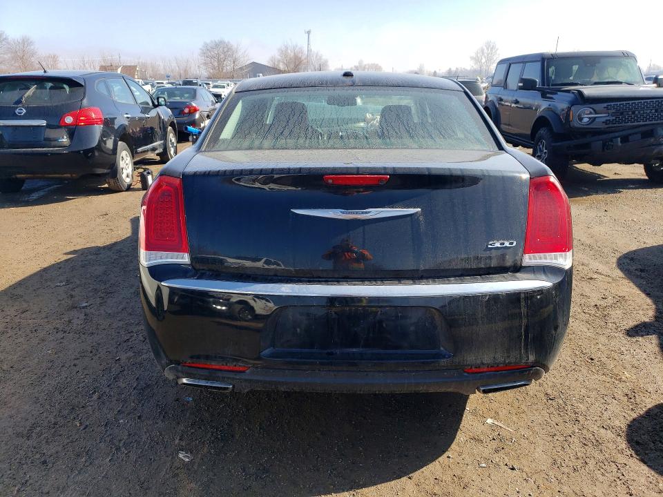 Photo 6 from auction – 2016 CHRYSLER 300 with VIN 2C3CCAAG9GH170258
