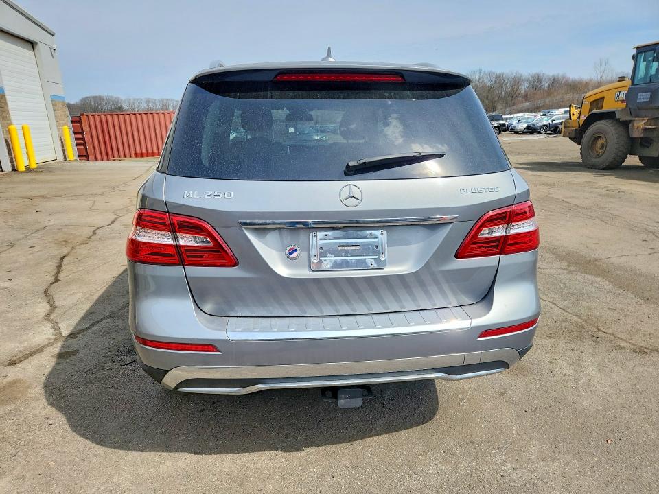 Photo 6 from auction – 2015 MERCEDES-BENZ ML with VIN 4JGDA0EB0FA518018