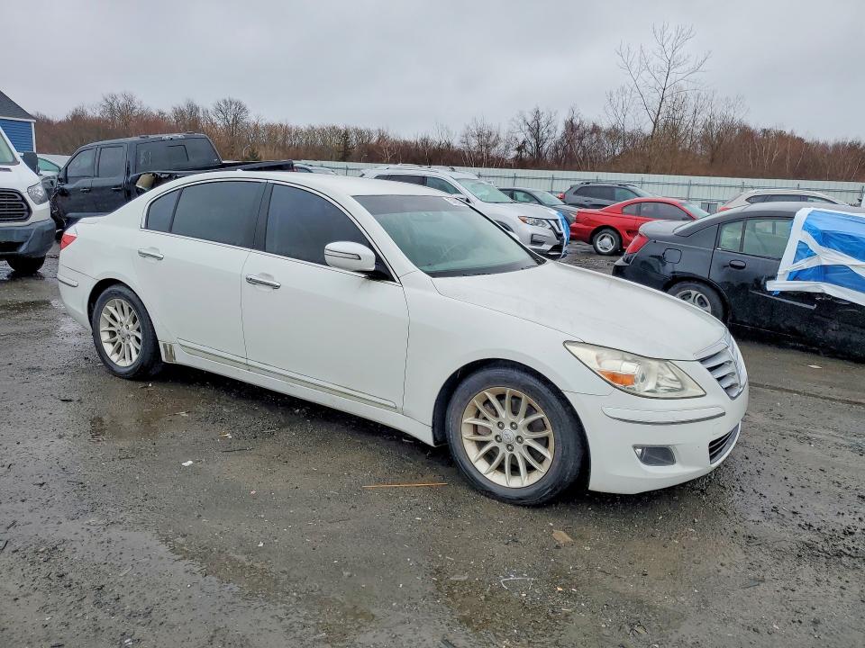 Photo 4 from auction – 2009 HYUNDAI GENESIS with VIN KMHGC46E09U061026