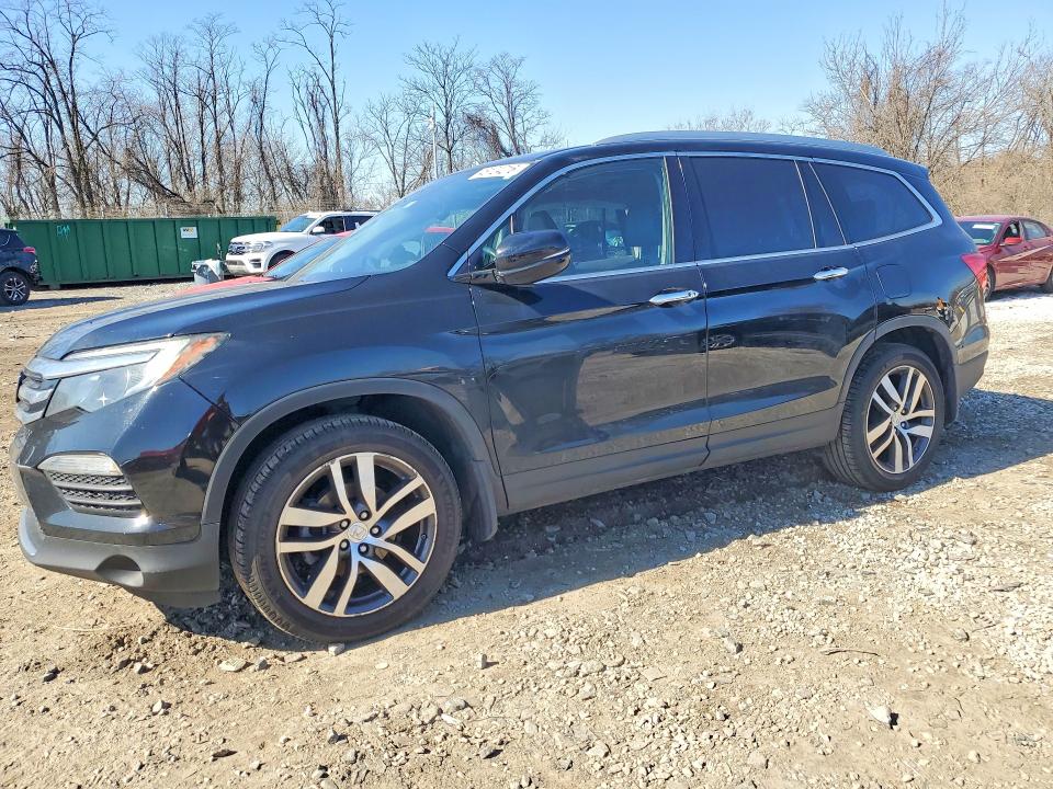 HONDA PILOT 2017 с VIN 5FNYF6H03HB013220 - Фото с аукциона