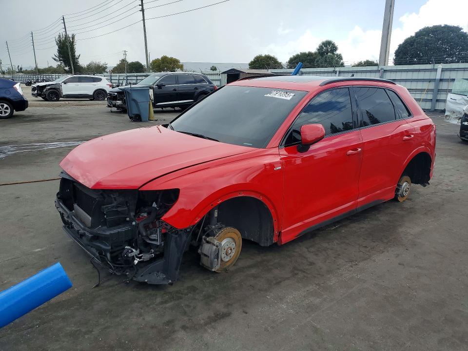 AUDI Q3 2021 с VIN WA1DECF31M1085883 - Фото с аукциона