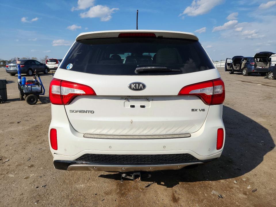 Photo 6 from auction – 2015 KIA SORENTO with VIN 5XYKWDA78FG609575