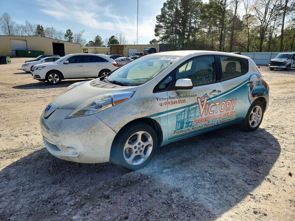 NISSAN LEAF 2011 مع رقم تعريف المركبة JN1AZ0CP8BT008452 - صورة من المزاد