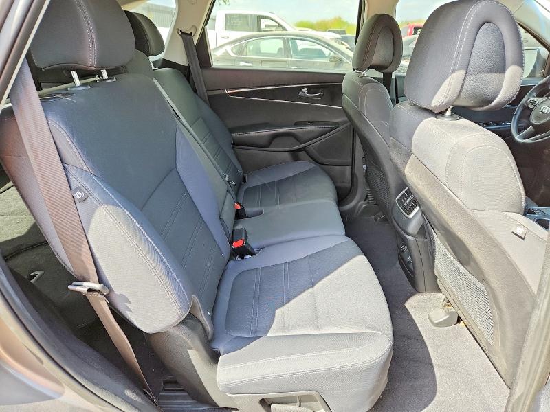 Photo 11 from auction – 2016 KIA SORENTO with VIN 5XYPG4A36GG075994