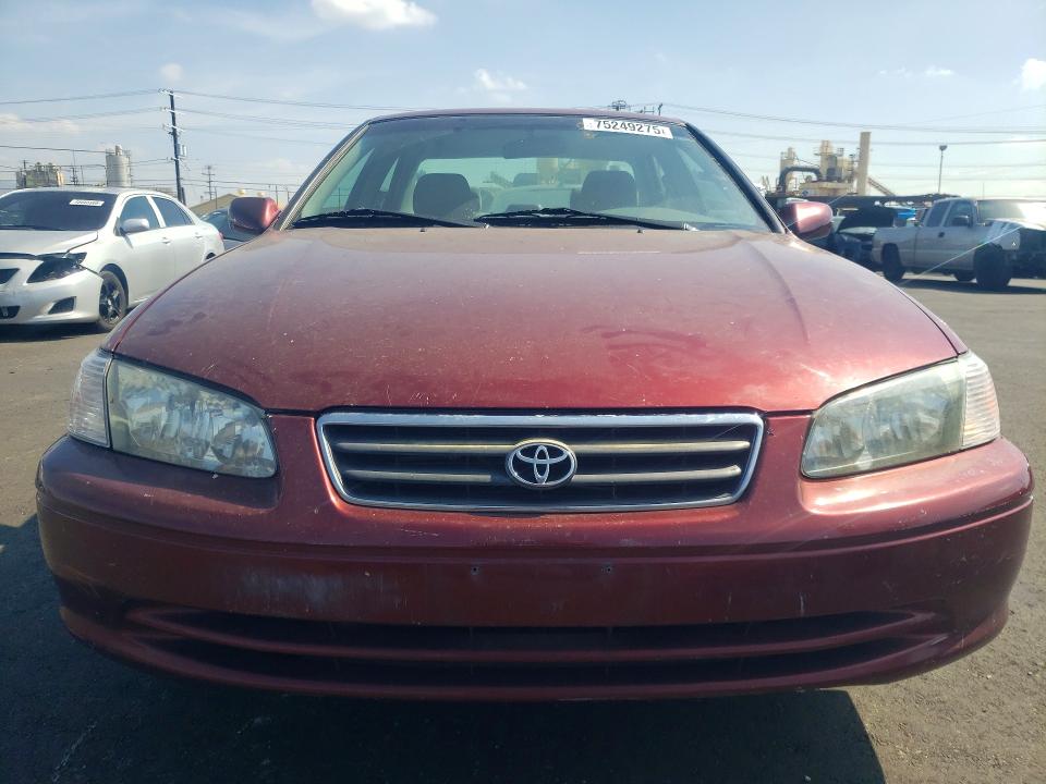 Photo 5 from auction – 2000 TOYOTA CAMRY with VIN 4T1BG22K9YU941185
