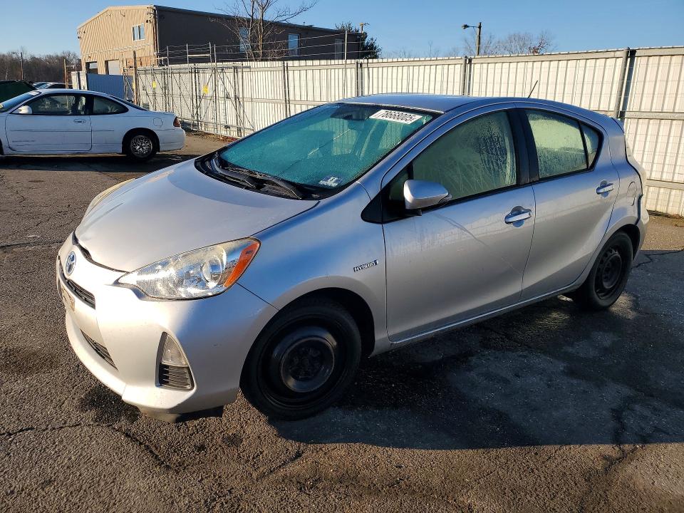 TOYOTA PRIUS C 2014 with VIN JTDKDTB30E1066801 - Photo from auction