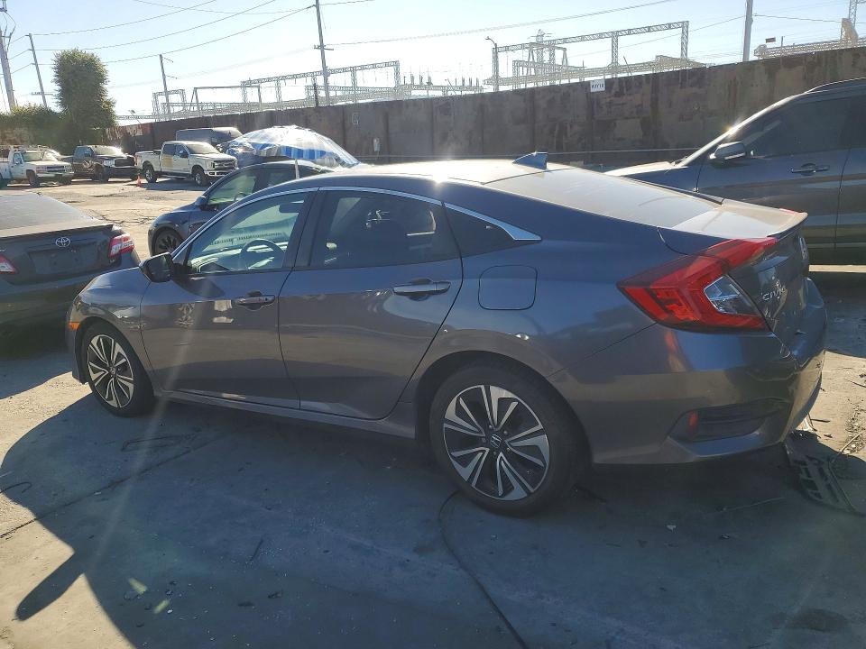 Photo 2 from auction – 2017 HONDA CIVIC with VIN 2HGFC1F3XHH641660