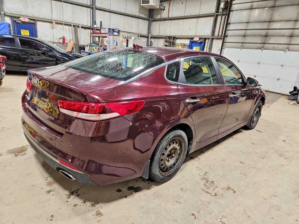 Photo 3 from auction – 2016 KIA OPTIMA with VIN 5XXGT4L32GG018821