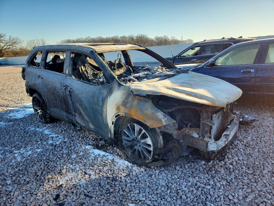 Photo 4 from auction – 2017 TOYOTA HIGHLANDER with VIN 5TDJZRFH3HS484136