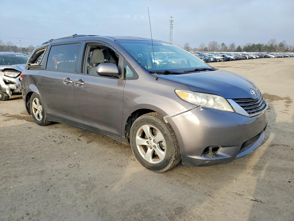Photo 4 from auction – 2012 TOYOTA SIENNA with VIN 5TDKK3DC6CS218597