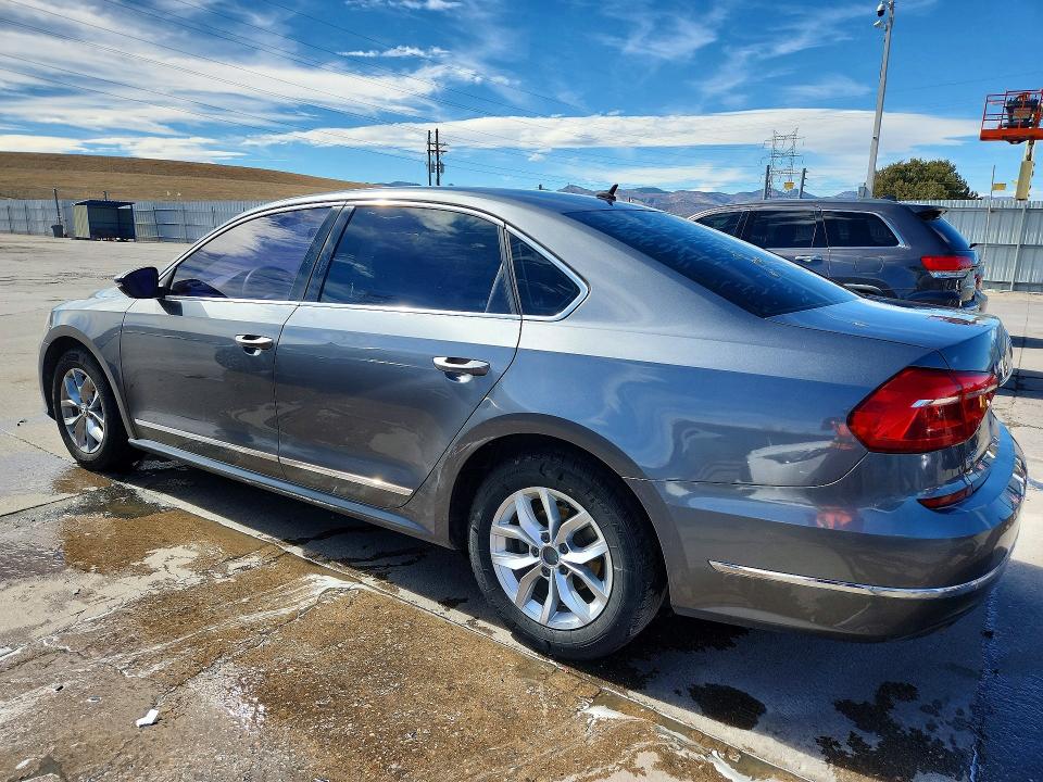 Photo 2 from auction – 2016 VOLKSWAGEN PASSAT with VIN 1VWAT7A3XGC044378