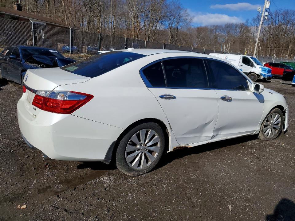 Photo 3 from auction – 2015 HONDA ACCORD with VIN 1HGCR3F81FA004886