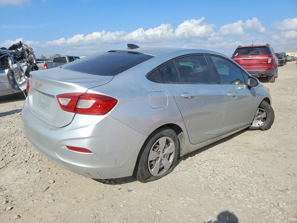 Photo 3 from auction – 2018 CHEVROLET CRUZE with VIN 1G1BC5SM3J7125976