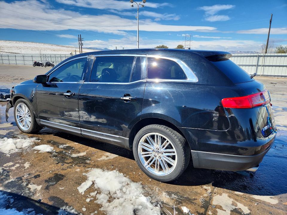 Photo 2 from auction – 2019 LINCOLN MKT with VIN 2LMHJ5AT9KBL00126