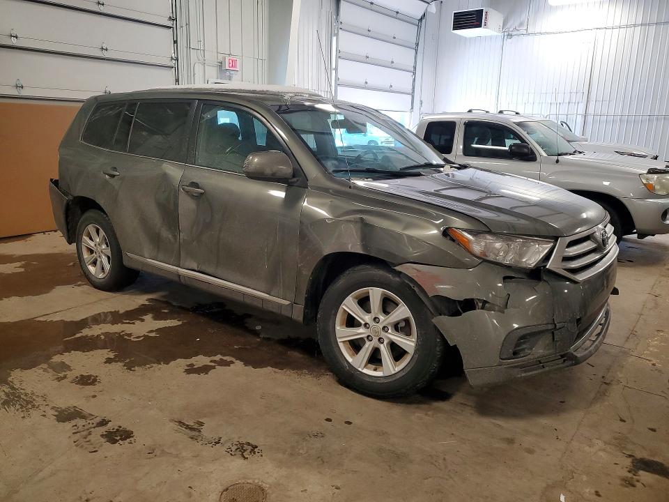 Photo 4 from auction – 2011 TOYOTA HIGHLANDER with VIN 5TDBK3EH0BS072853
