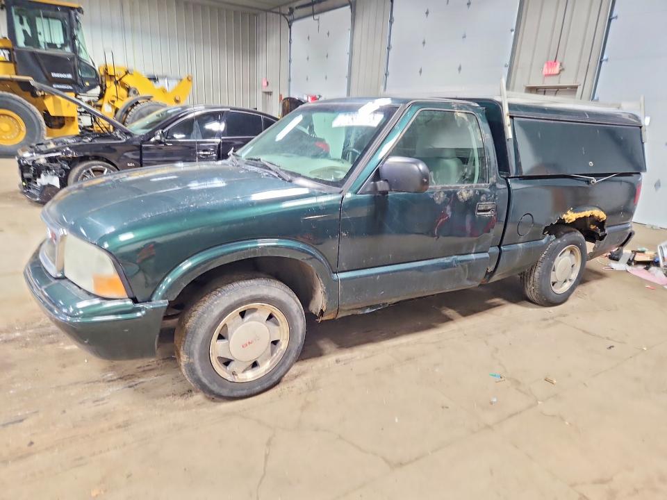 GMC SONOMA 2003 with VIN 1GTCS14H138275783 - Photo from auction