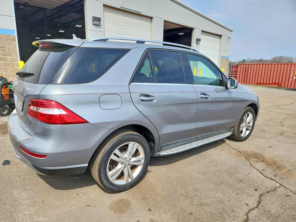Photo 3 from auction – 2015 MERCEDES-BENZ ML with VIN 4JGDA0EB0FA518018
