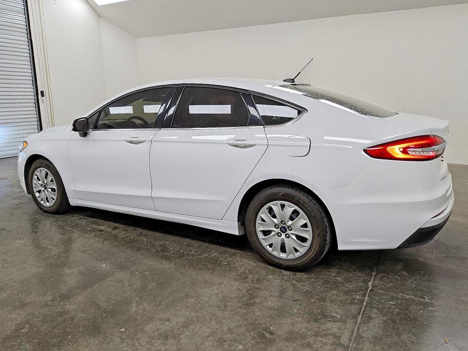 Photo 2 from auction – 2019 FORD FUSION with VIN 3FA6P0G71KR282912