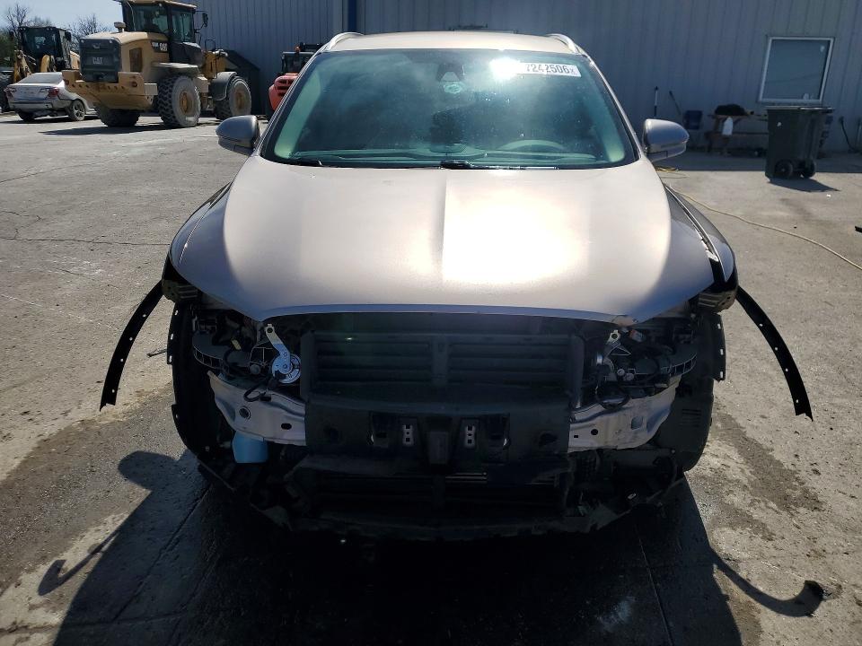 Photo 5 from auction – 2019 LINCOLN MKC with VIN 5LMCJ2C9XKUL37330