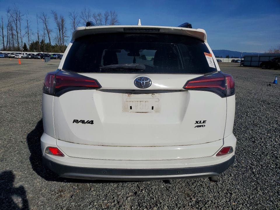Снимка 6 от търг – 2017 TOYOTA RAV4 с VIN 2T3RFREV8HW679778