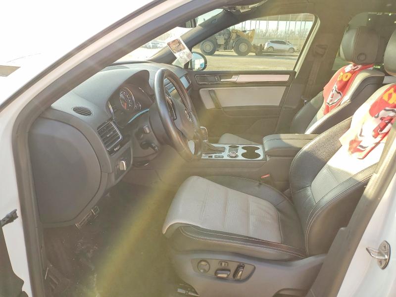 Photo 7 from auction – 2017 VOLKSWAGEN TOUAREG with VIN WVGRF7BPXHD004534