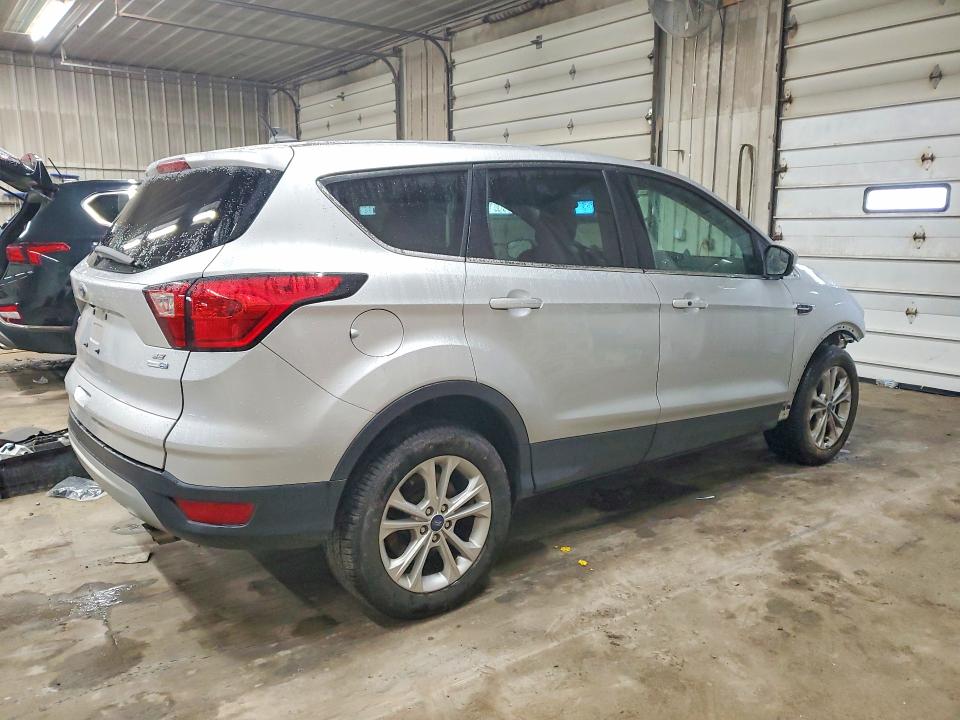 Zdjęcie 3 z aukcji – 2019 FORD ESCAPE z VIN 1FMCU9GD9KUC43912