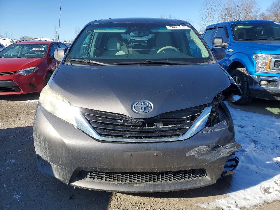 Photo 5 from auction – 2012 TOYOTA SIENNA with VIN 5TDKK3DC7CS242827