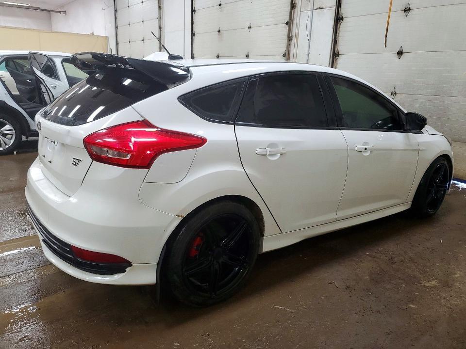 Photo 3 from auction – 2017 FORD FOCUS with VIN 1FADP3L99HL204479