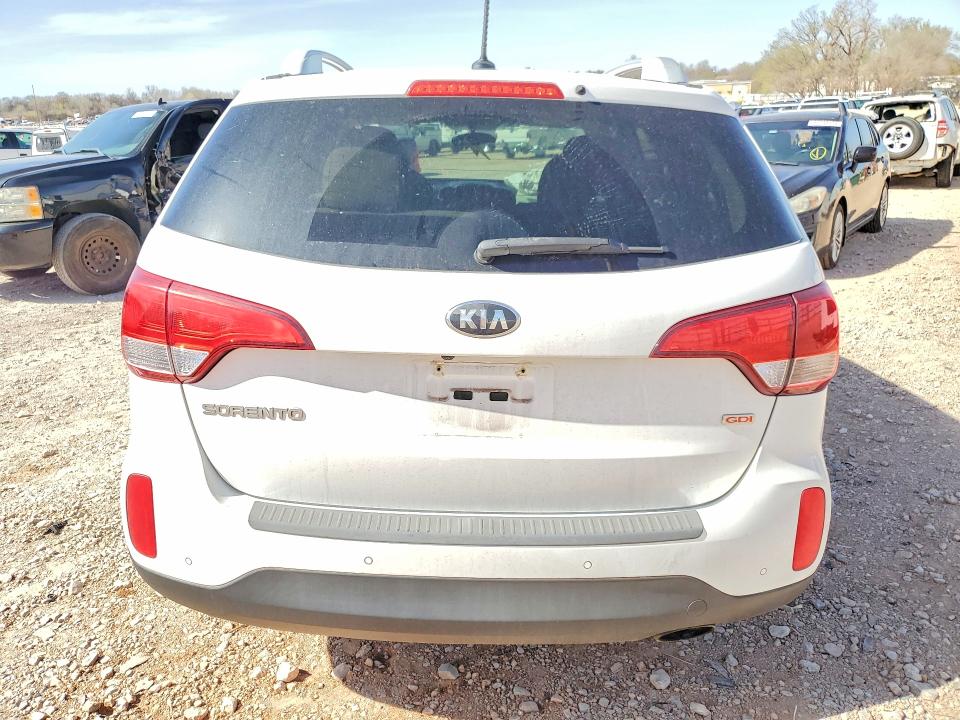 Photo 6 from auction – 2015 KIA SORENTO with VIN 5XYKT4A64FG594217