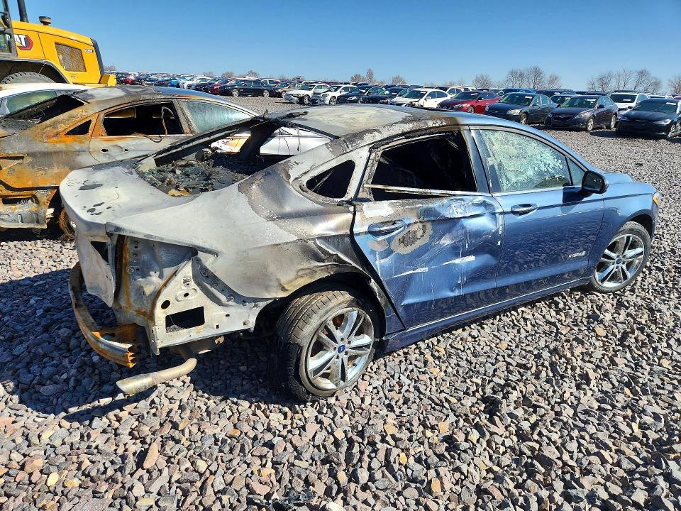 Photo 3 from auction – 2018 FORD FUSION with VIN 3FA6P0LU7JR101791