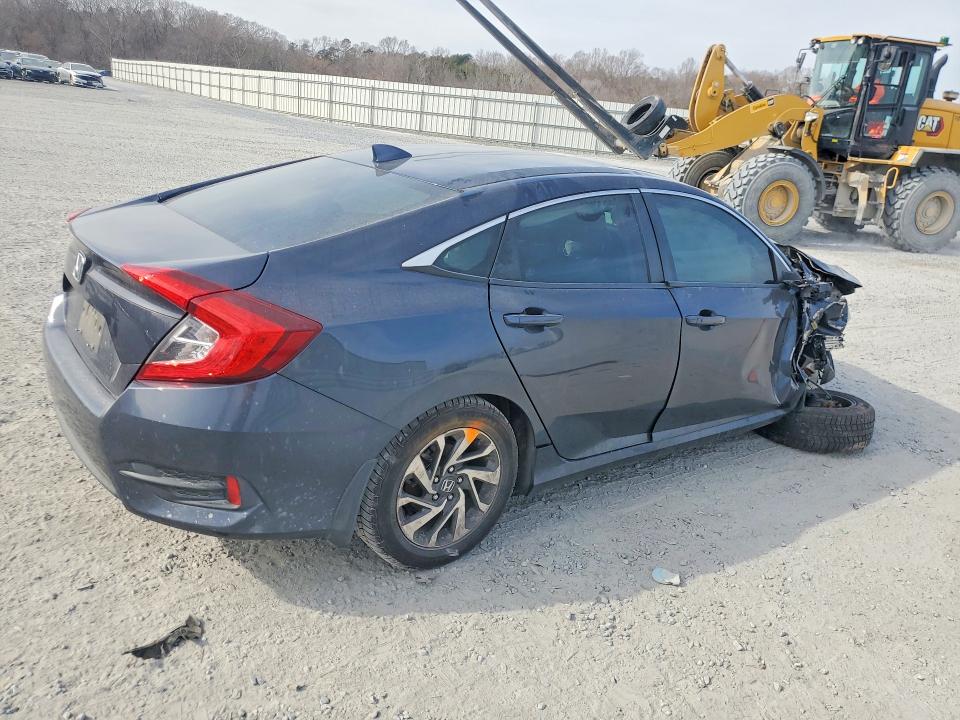 Photo 3 from auction – 2018 HONDA CIVIC with VIN 2HGFC2F72JH589410