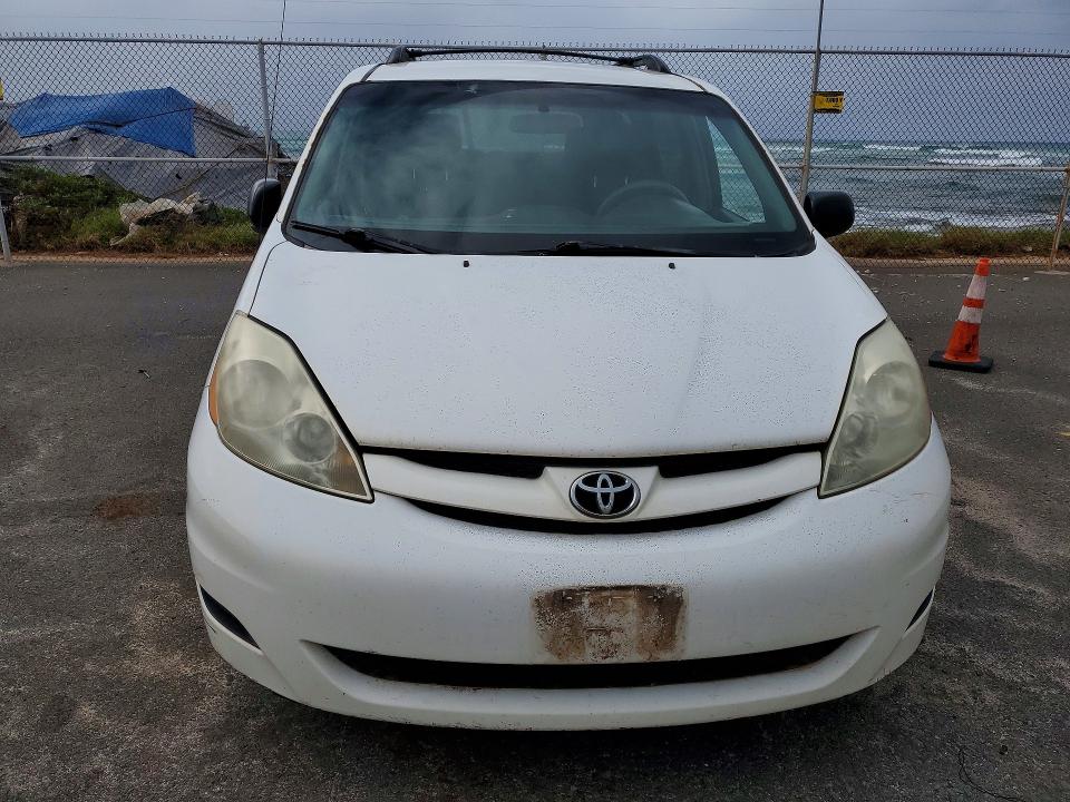 Photo 5 from auction – 2010 TOYOTA SIENNA with VIN 5TDKK4CC5AS306979
