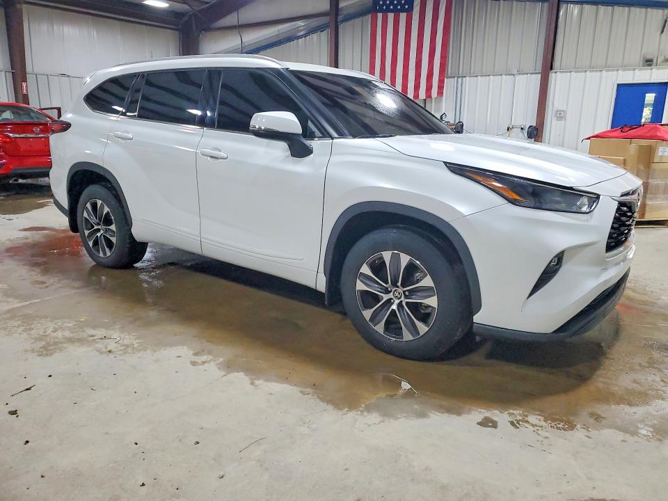 Photo 4 from auction – 2022 TOYOTA HIGHLANDER with VIN 5TDGZRBH1NS578849