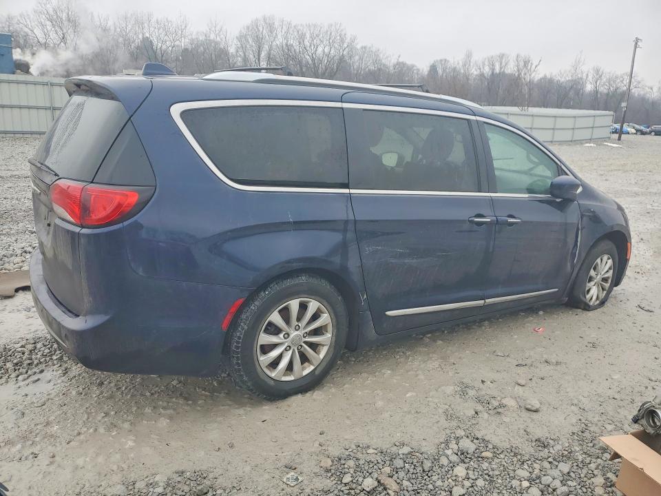 Photo 3 from auction – 2019 CHRYSLER PACIFICA with VIN 2C4RC1BG2KR666171