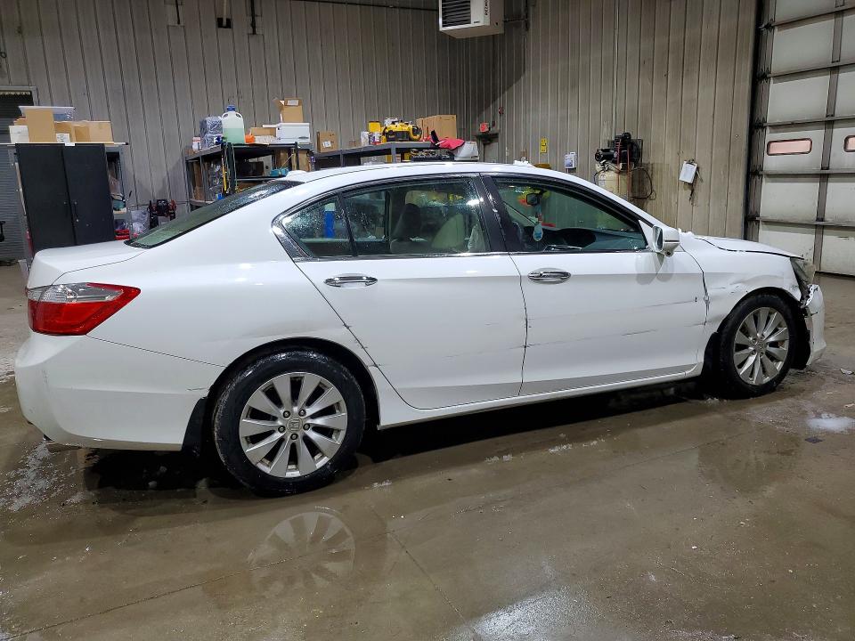 Photo 3 from auction – 2015 HONDA ACCORD with VIN 1HGCR2F82FA004745