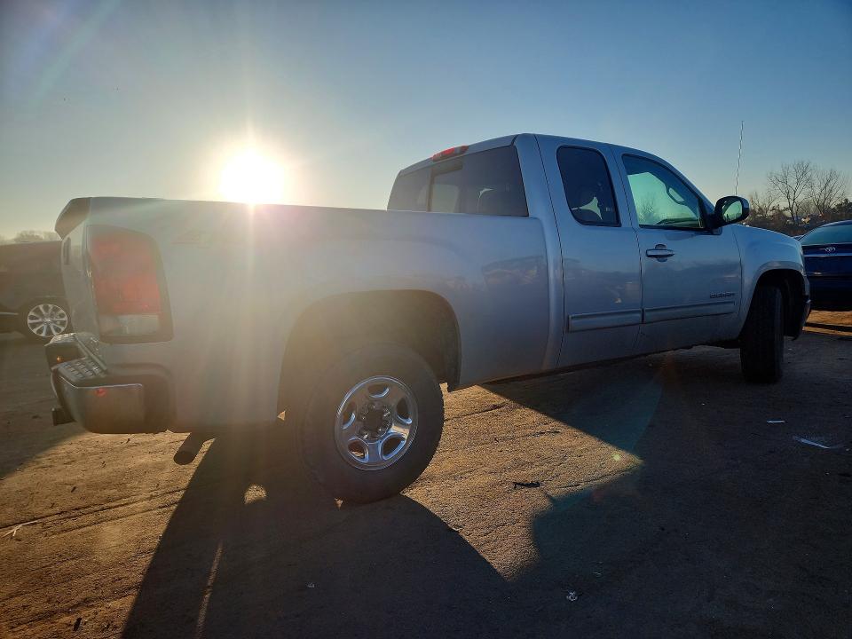 Photo 3 from auction – 2011 GMC SIERRA with VIN 1GTR2WE33BZ152232