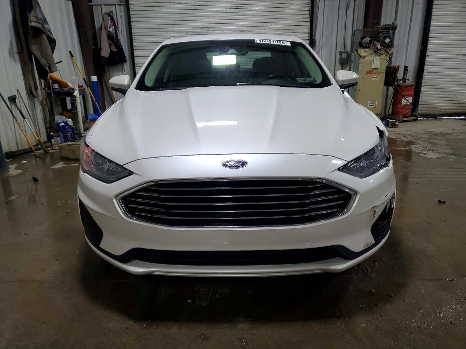 Photo 5 from auction – 2019 FORD FUSION with VIN 3FA6P0LU1KR158201