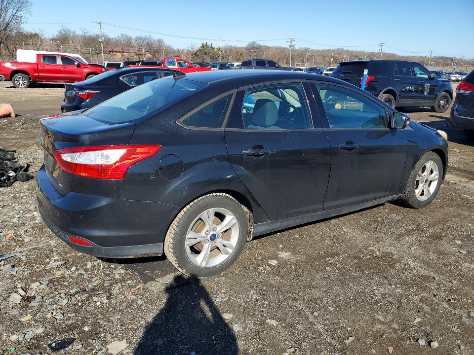 Photo 3 from auction – 2014 FORD FOCUS with VIN 1FADP3F21EL280031