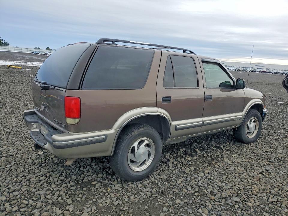 Photo 3 from auction – 1998 CHEV BLAZER with VIN 1GNDT13W3W2258046