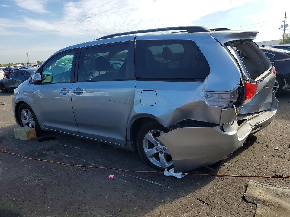 Photo 2 from auction – 2014 TOYOTA SIENNA with VIN 5TDKK3DC2ES417598