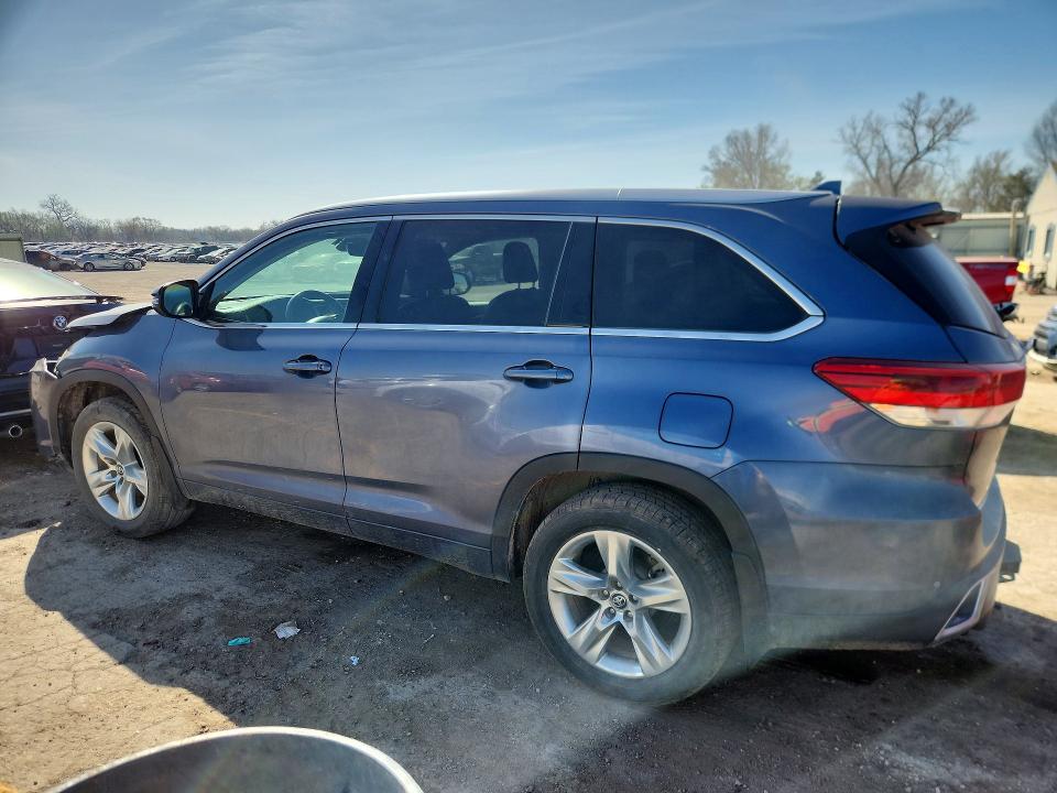 Photo 2 from auction – 2018 TOYOTA HIGHLANDER with VIN 5TDDZRFH5JS816712