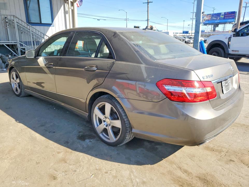 Zdjęcie 2 z aukcji – 2010 MERCEDES-BENZ E z VIN WDDHF5GB1AA073255